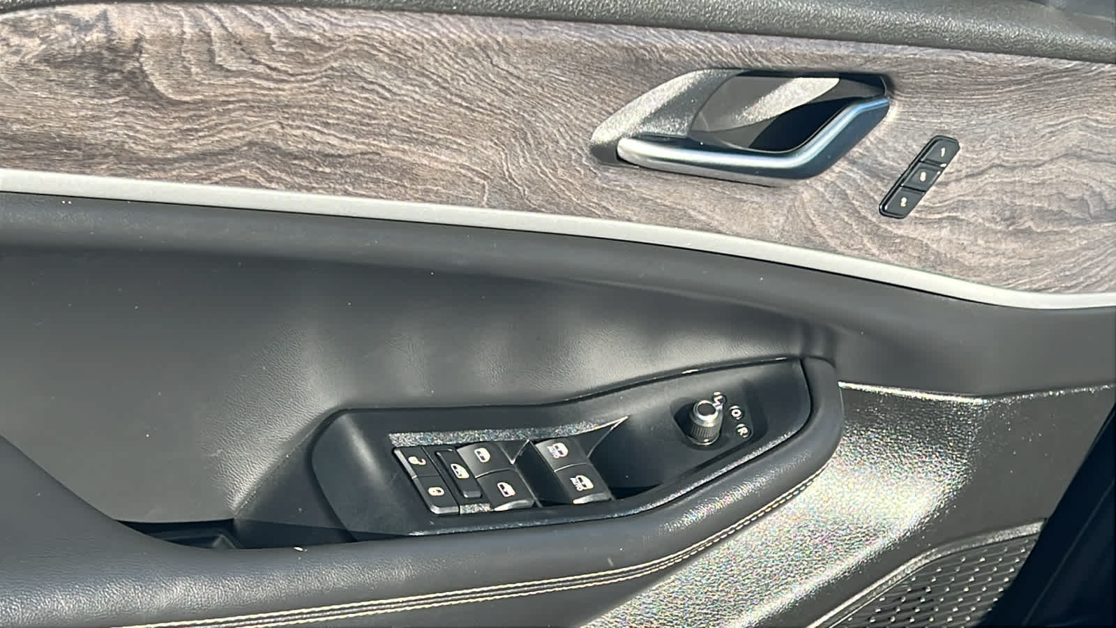 Thumbnail: 2023 Jeep Grand Cherokee - 22