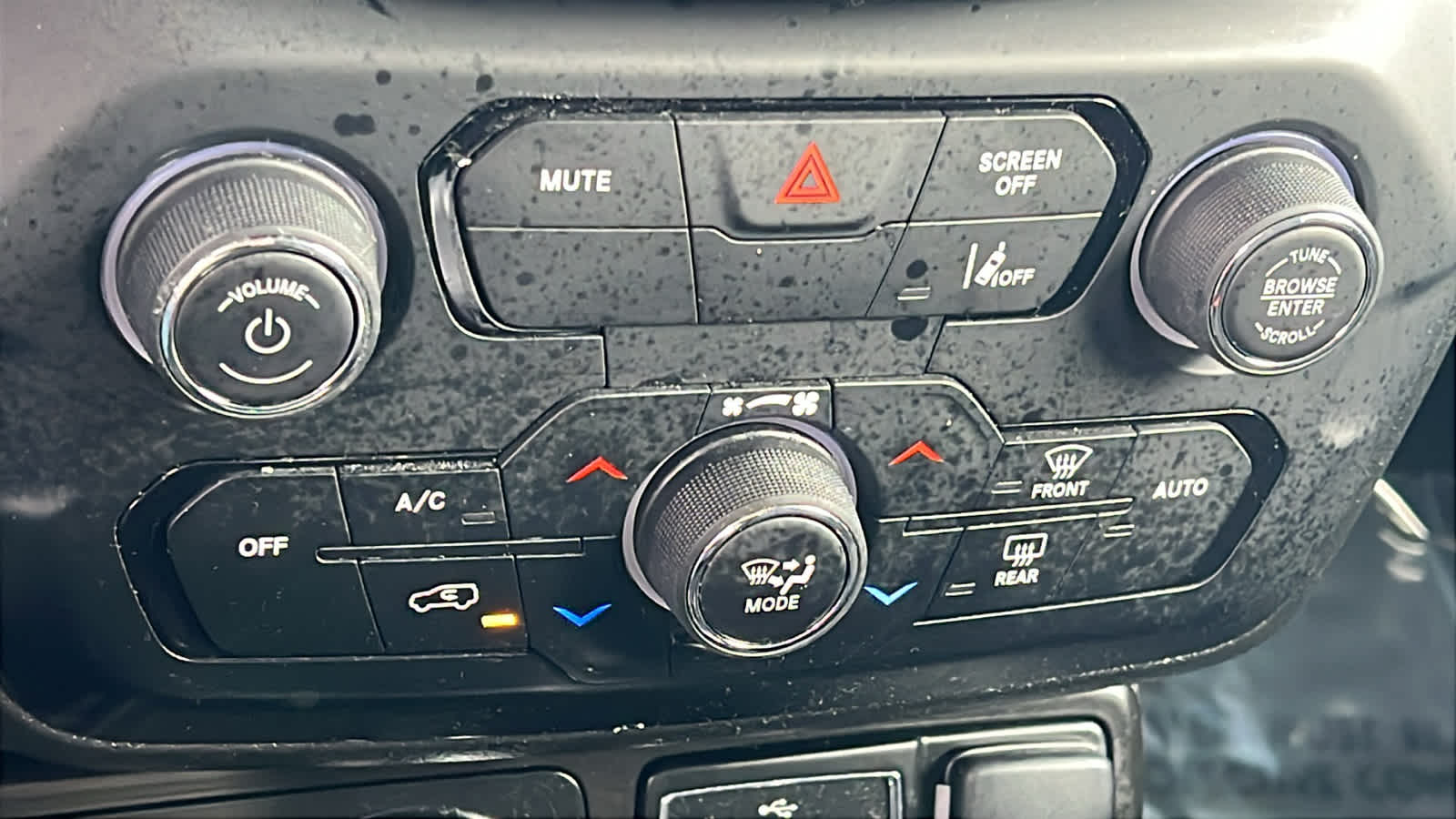 Thumbnail: 2021 Jeep Renegade - 14