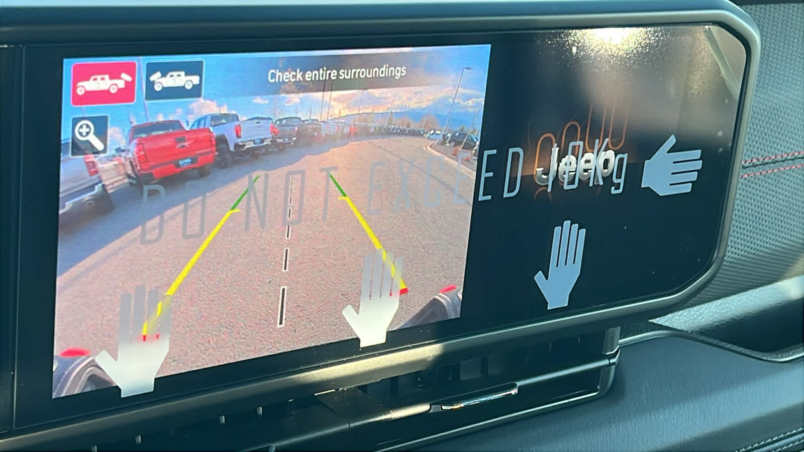 Thumbnail: 2026 Jeep Gladiator - 16