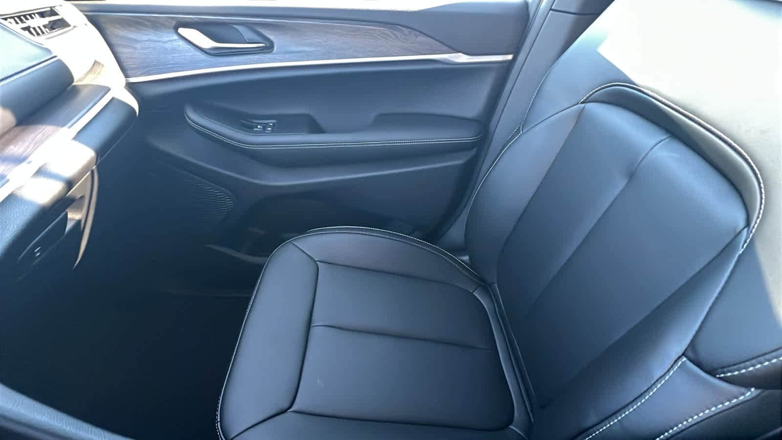 Thumbnail: 2025 Jeep Grand Cherokee - 12