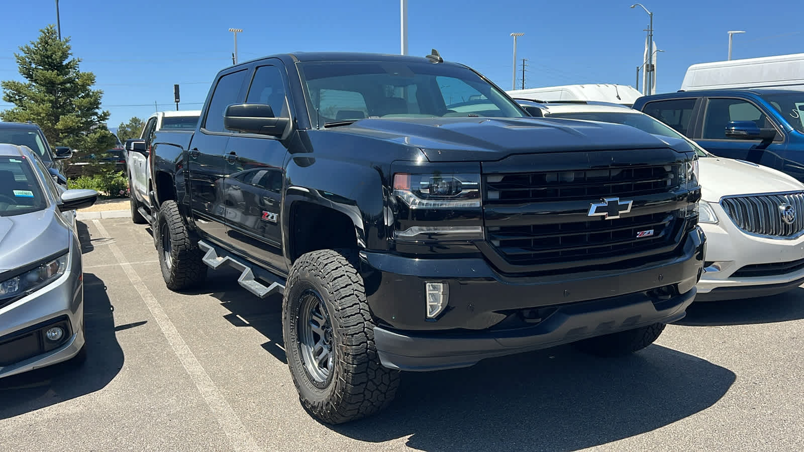 Thumbnail: 2017 Chevrolet Silverado 1500 - 3