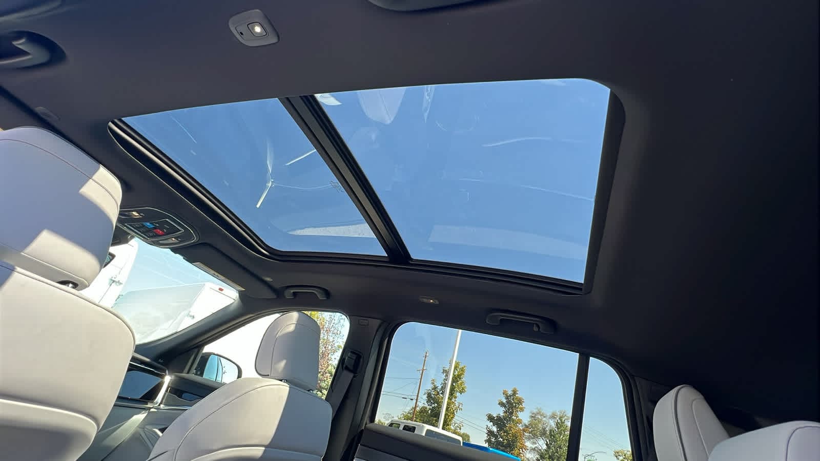 Thumbnail: 2025 Jeep Wagoneer S - 31