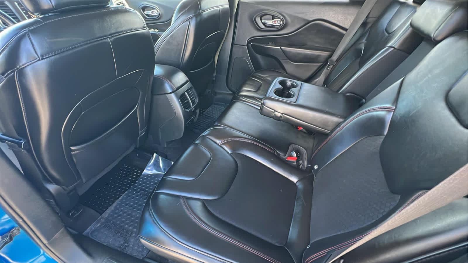 Thumbnail: 2019 Jeep Cherokee - 24