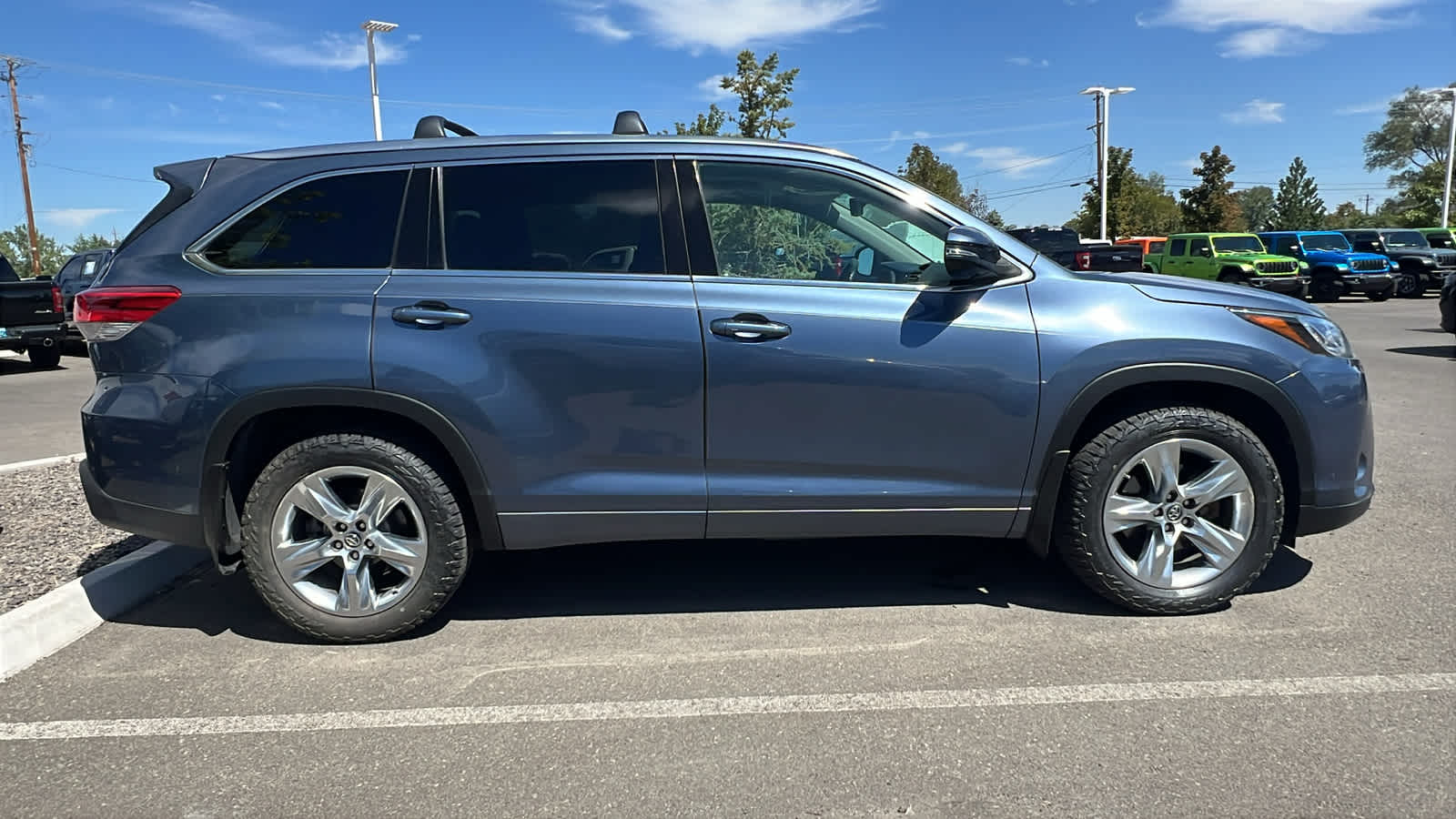 Thumbnail: 2017 Toyota Highlander - 4