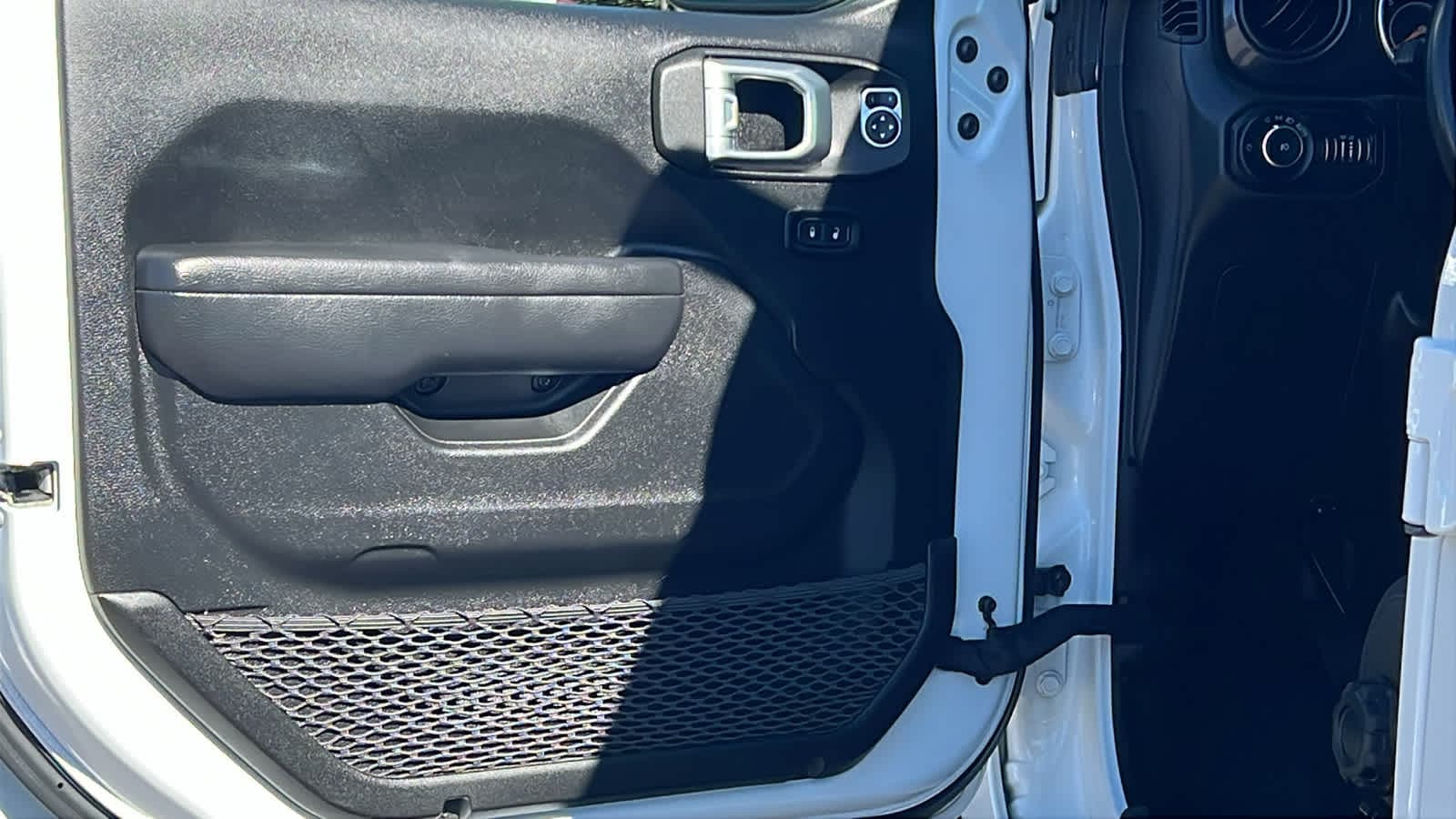 Thumbnail: 2022 Jeep Wrangler - 23