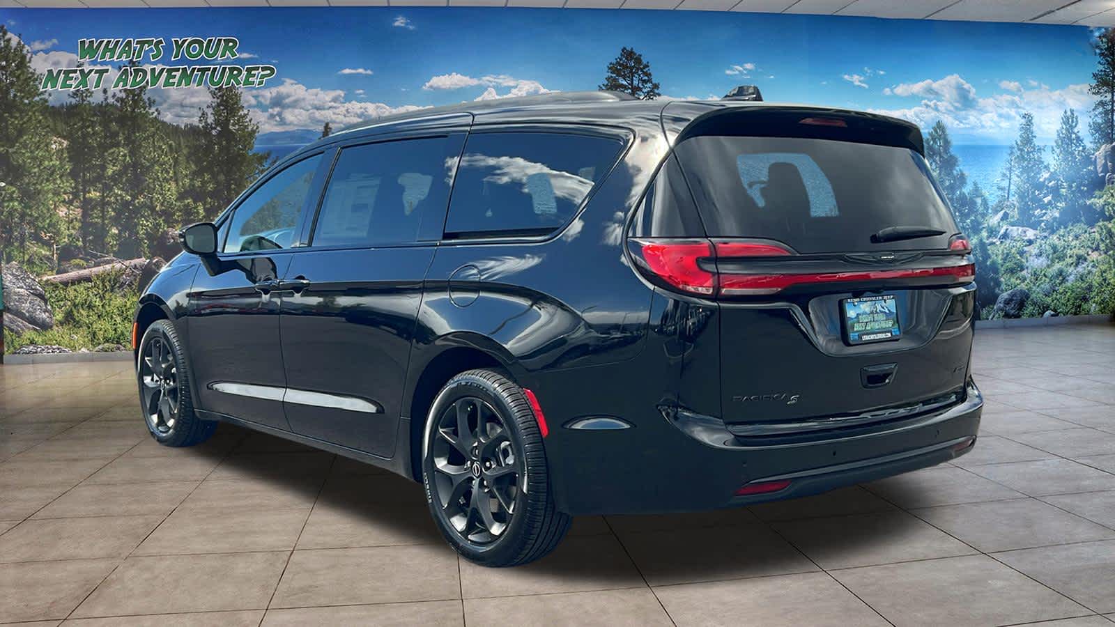 Thumbnail: 2026 Chrysler Pacifica - 7
