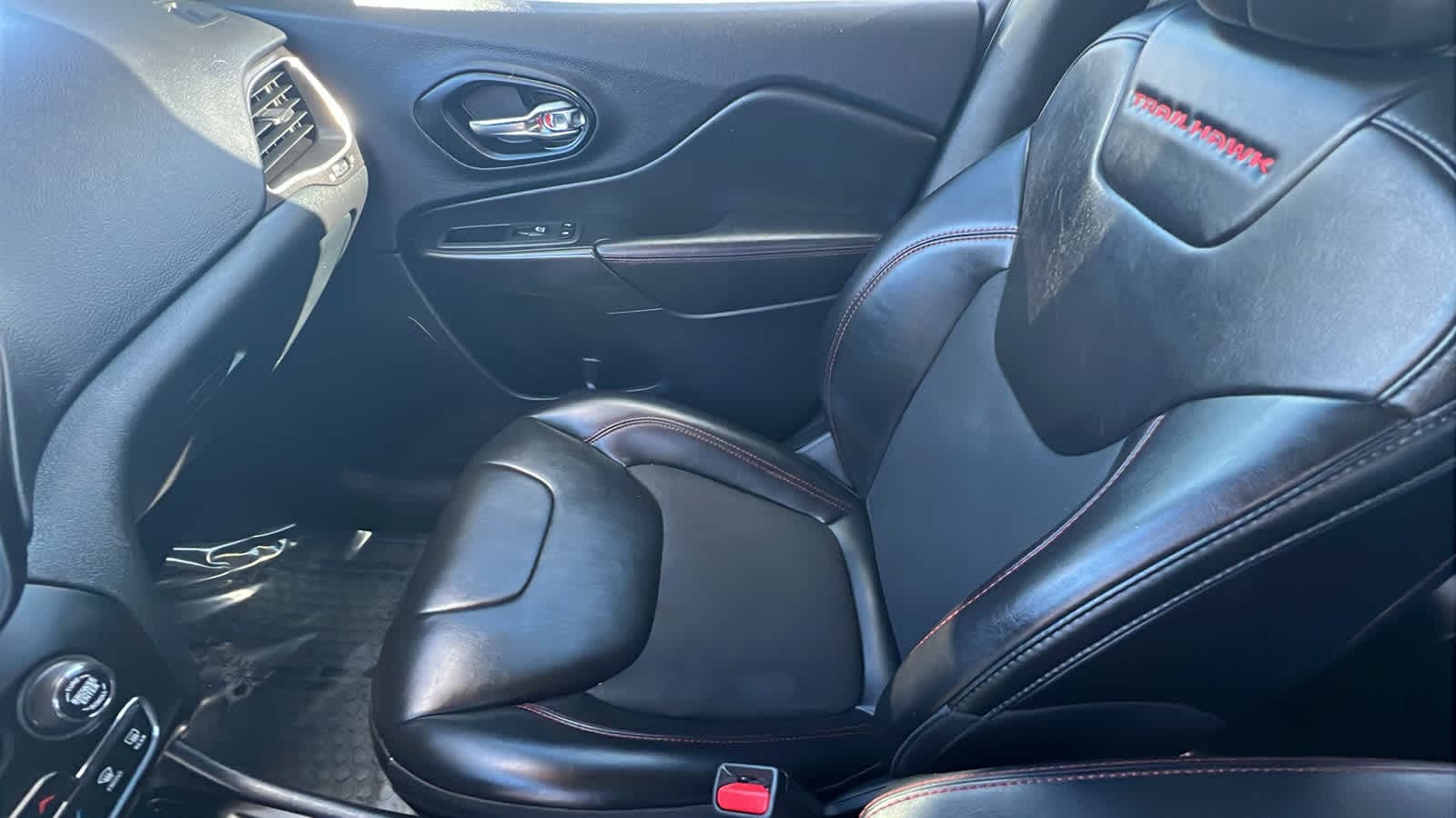 Thumbnail: 2022 Jeep Cherokee - 12