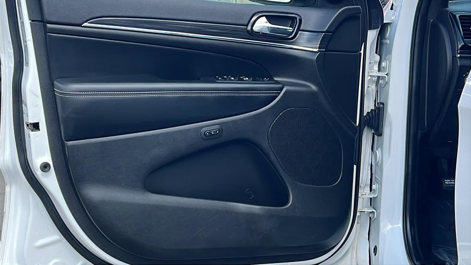 Thumbnail: 2021 Jeep Grand Cherokee - 23