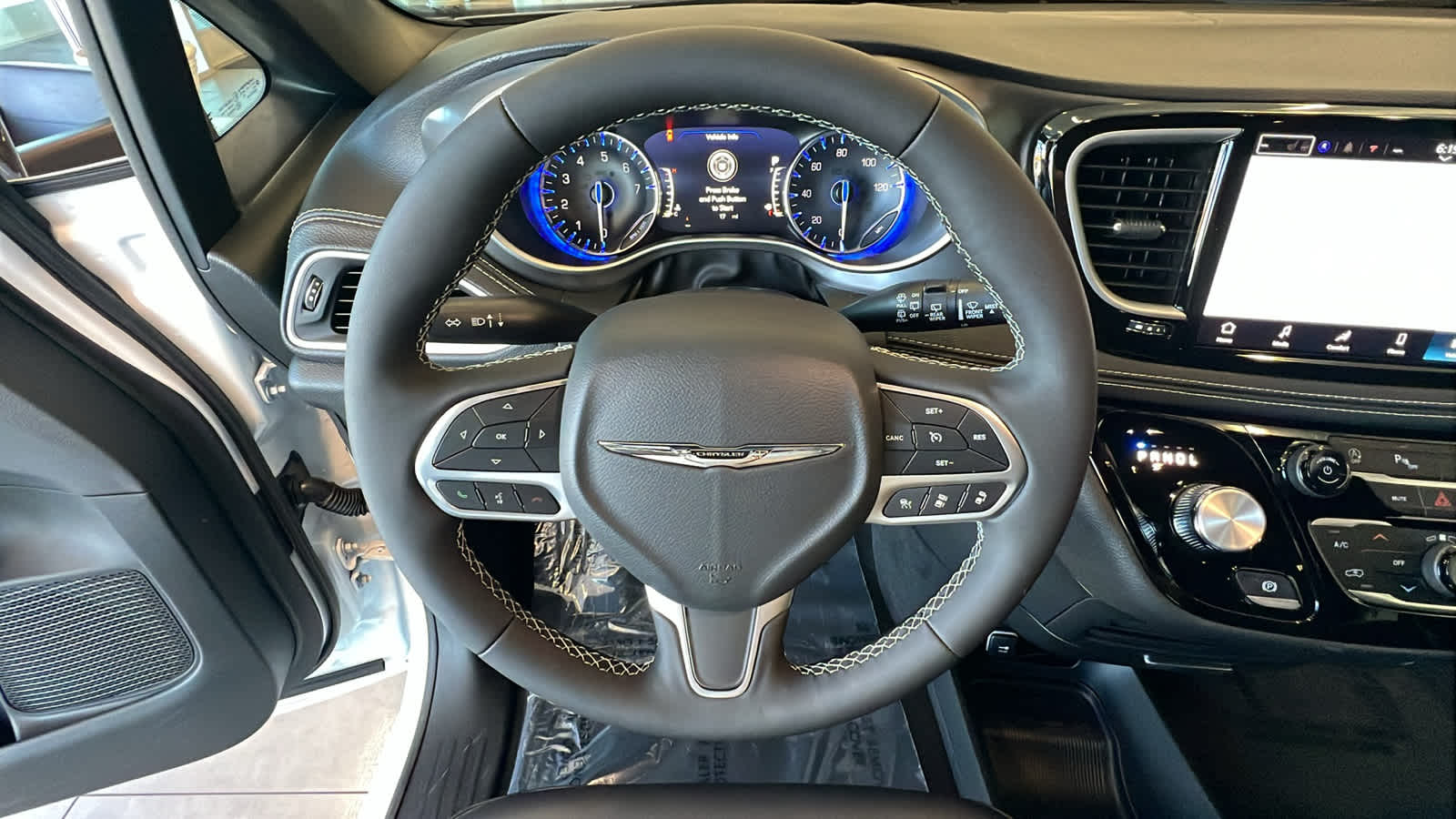 Thumbnail: 2026 Chrysler Pacifica - 18