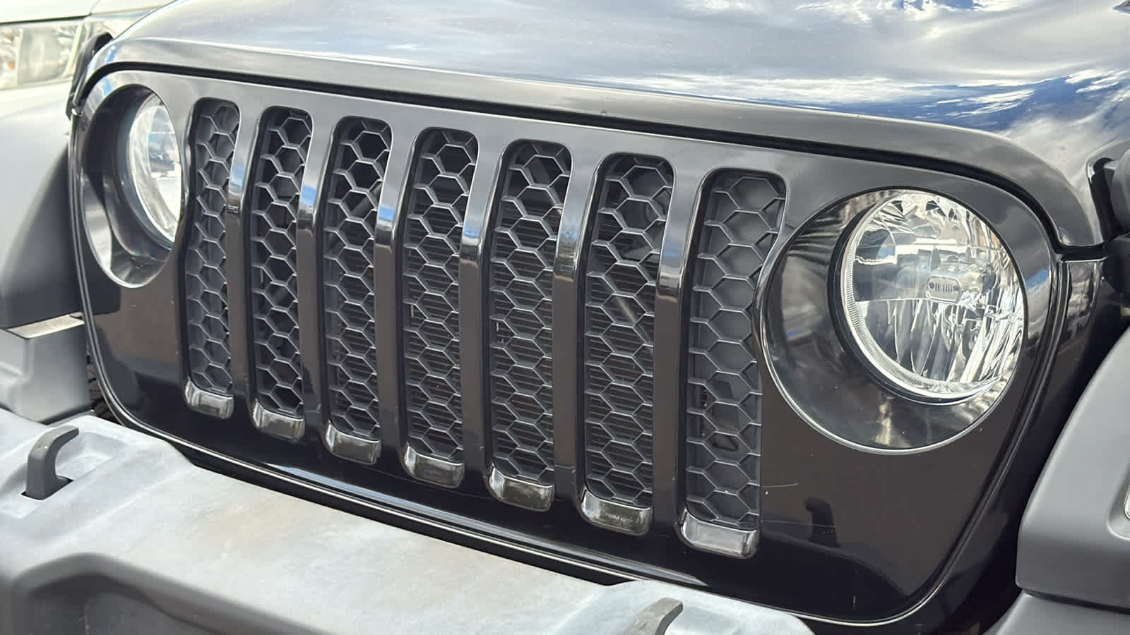 2020 Jeep Gladiator Sport S photo 2