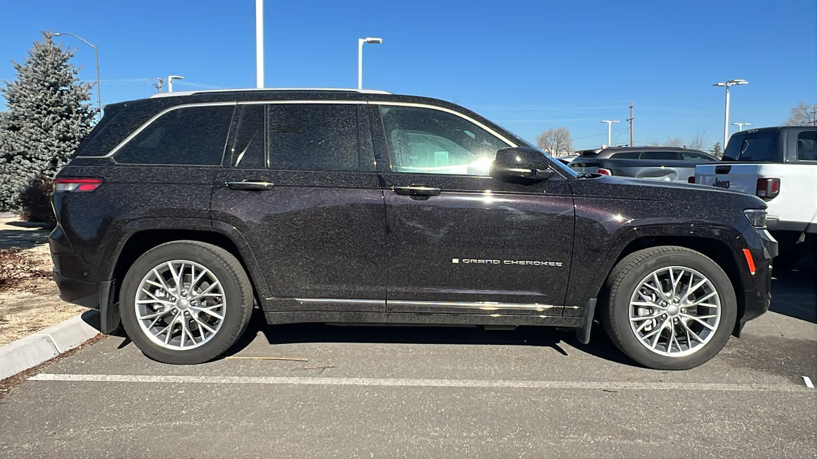 Thumbnail: 2022 Jeep Grand Cherokee - 4