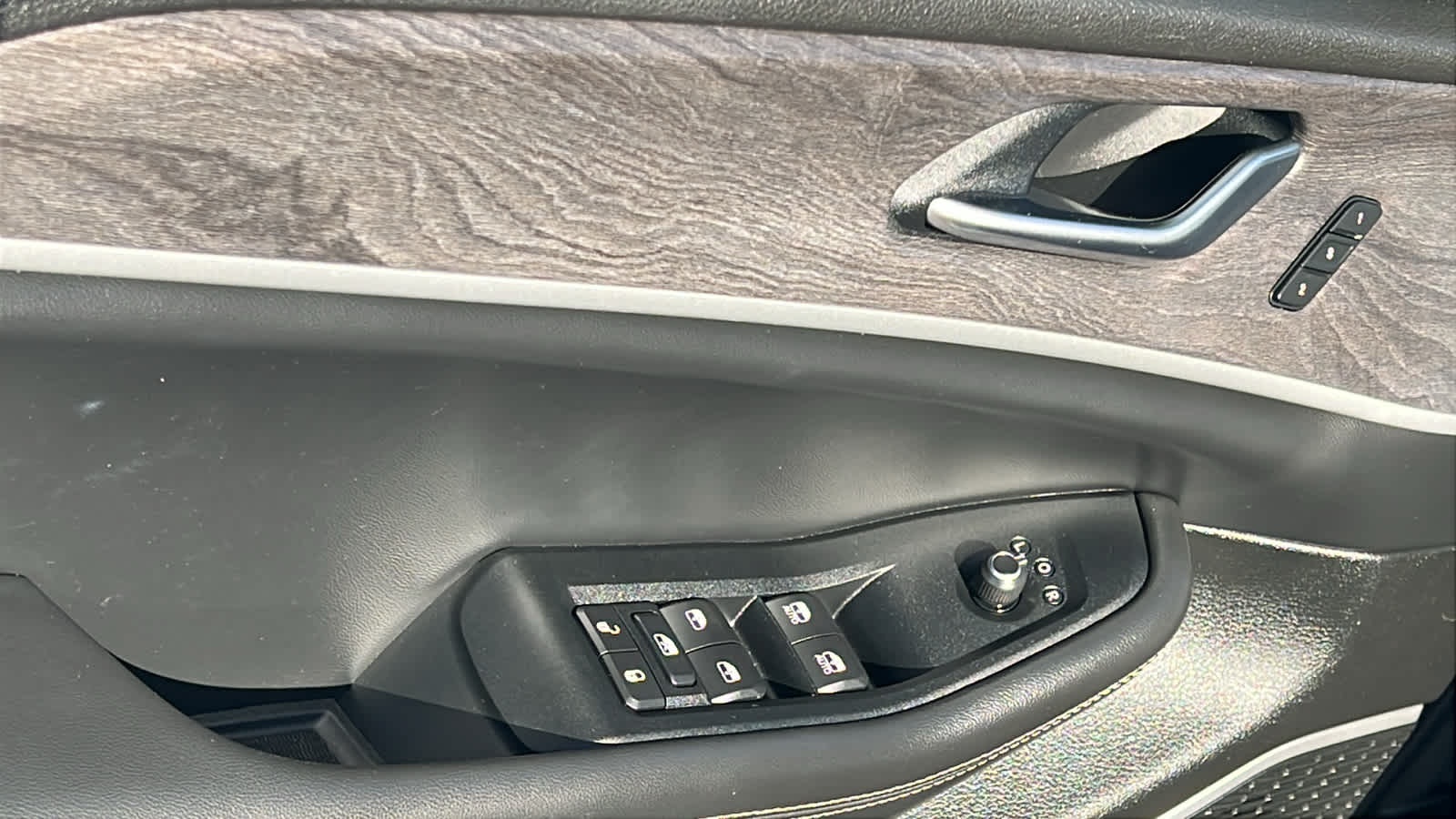 Thumbnail: 2022 Jeep Grand Cherokee - 22