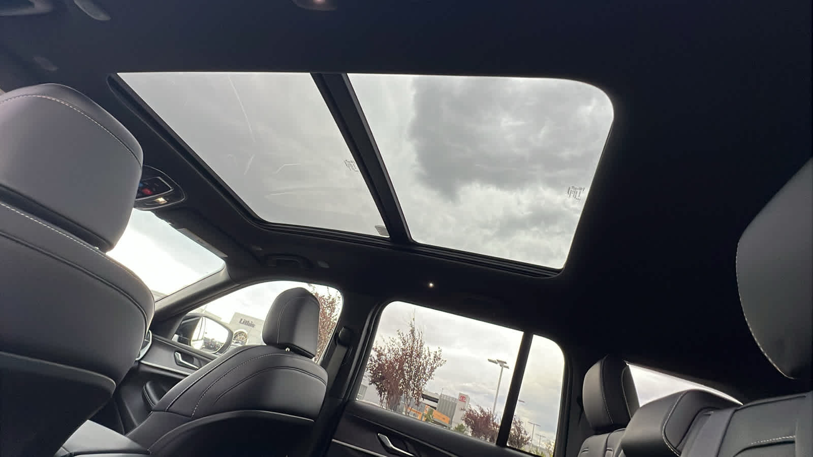 Thumbnail: 2025 Jeep Grand Cherokee - 31