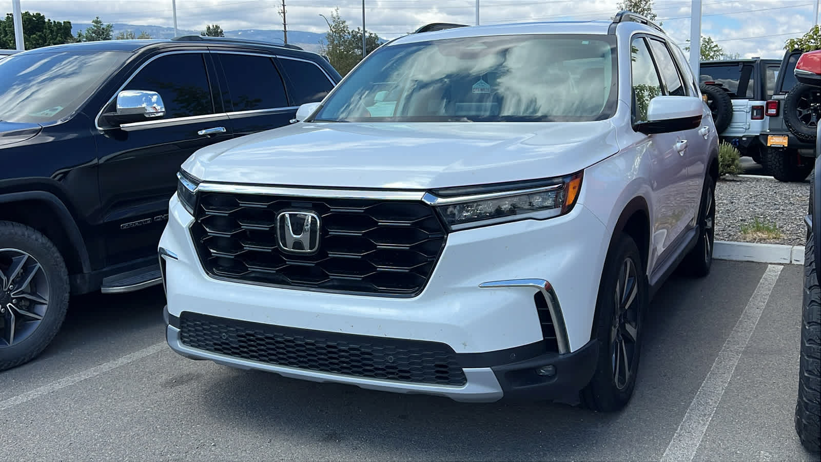 2025 Honda Pilot Touring AWD's photo