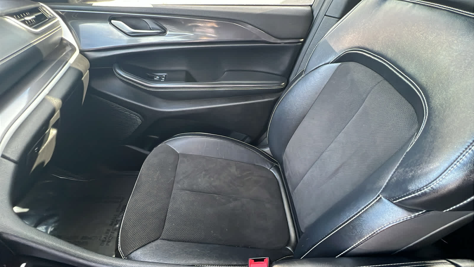 Thumbnail: 2023 Jeep Grand Cherokee - 12