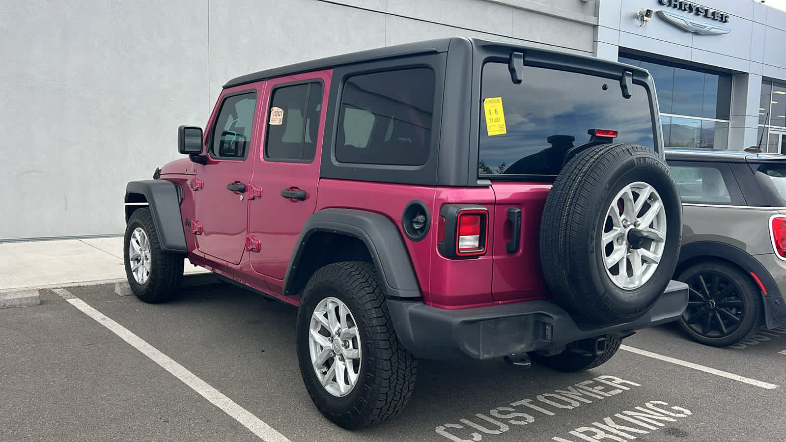 Thumbnail: 2022 Jeep Wrangler - 6