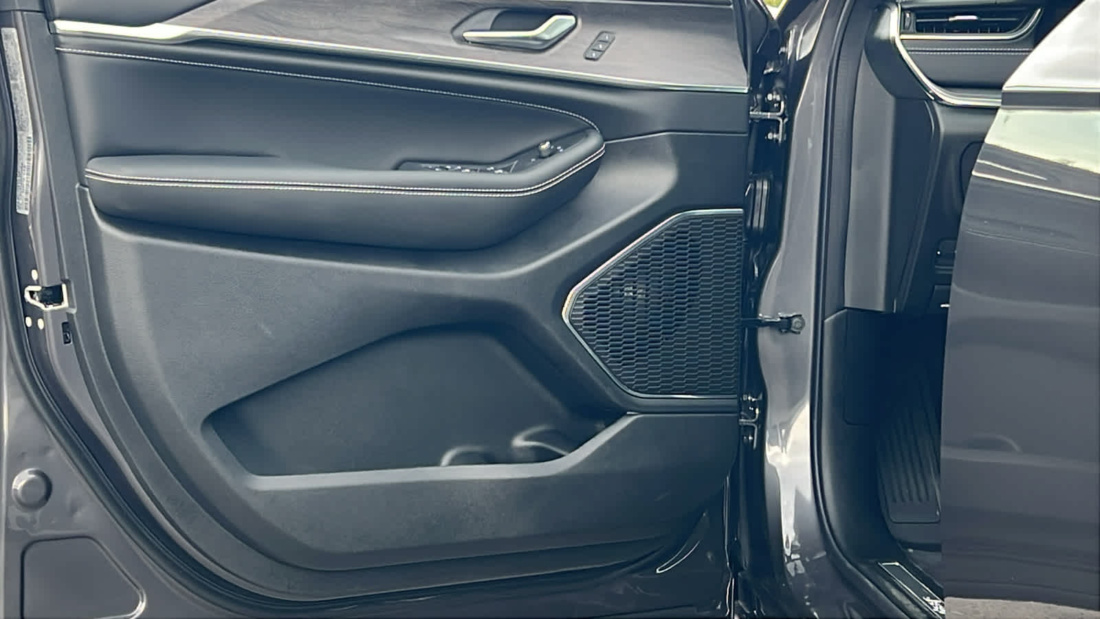 Thumbnail: 2025 Jeep Grand Cherokee L - 23