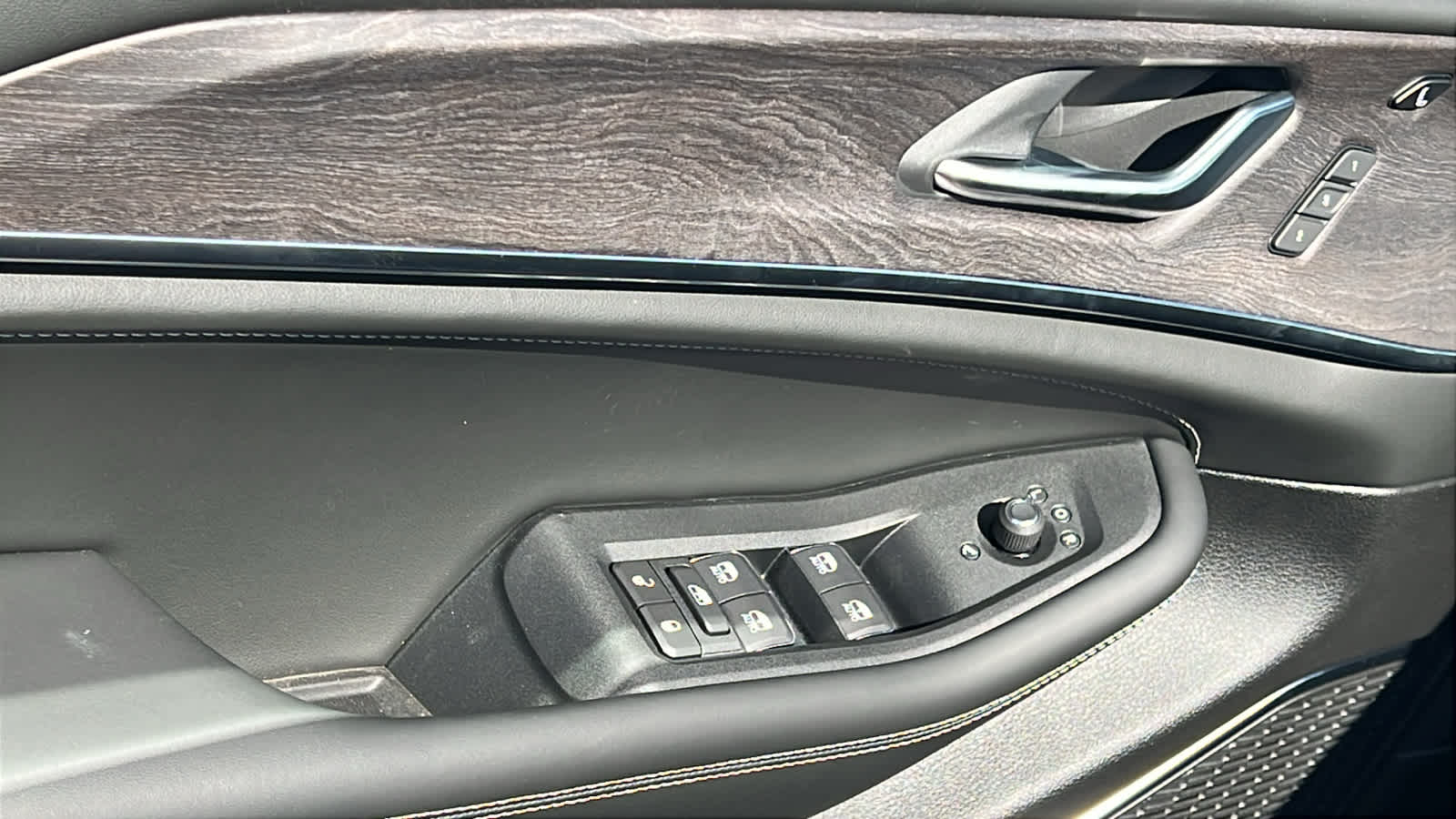 Thumbnail: 2025 Jeep Grand Cherokee - 22