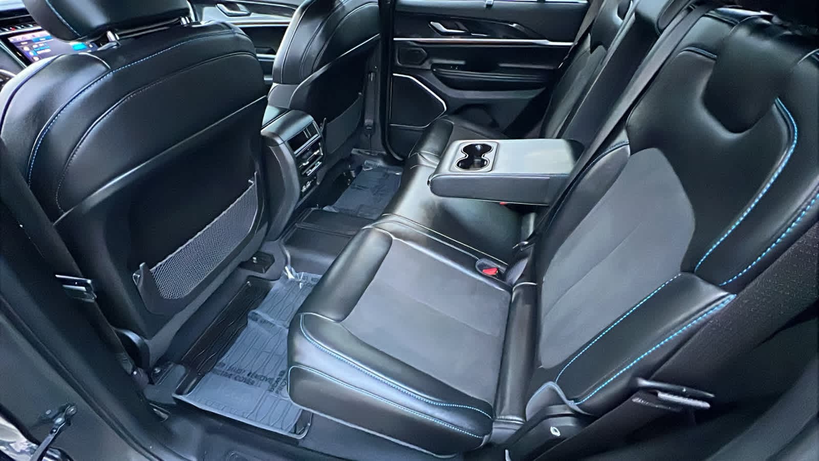 Thumbnail: 2022 Jeep Grand Cherokee - 24