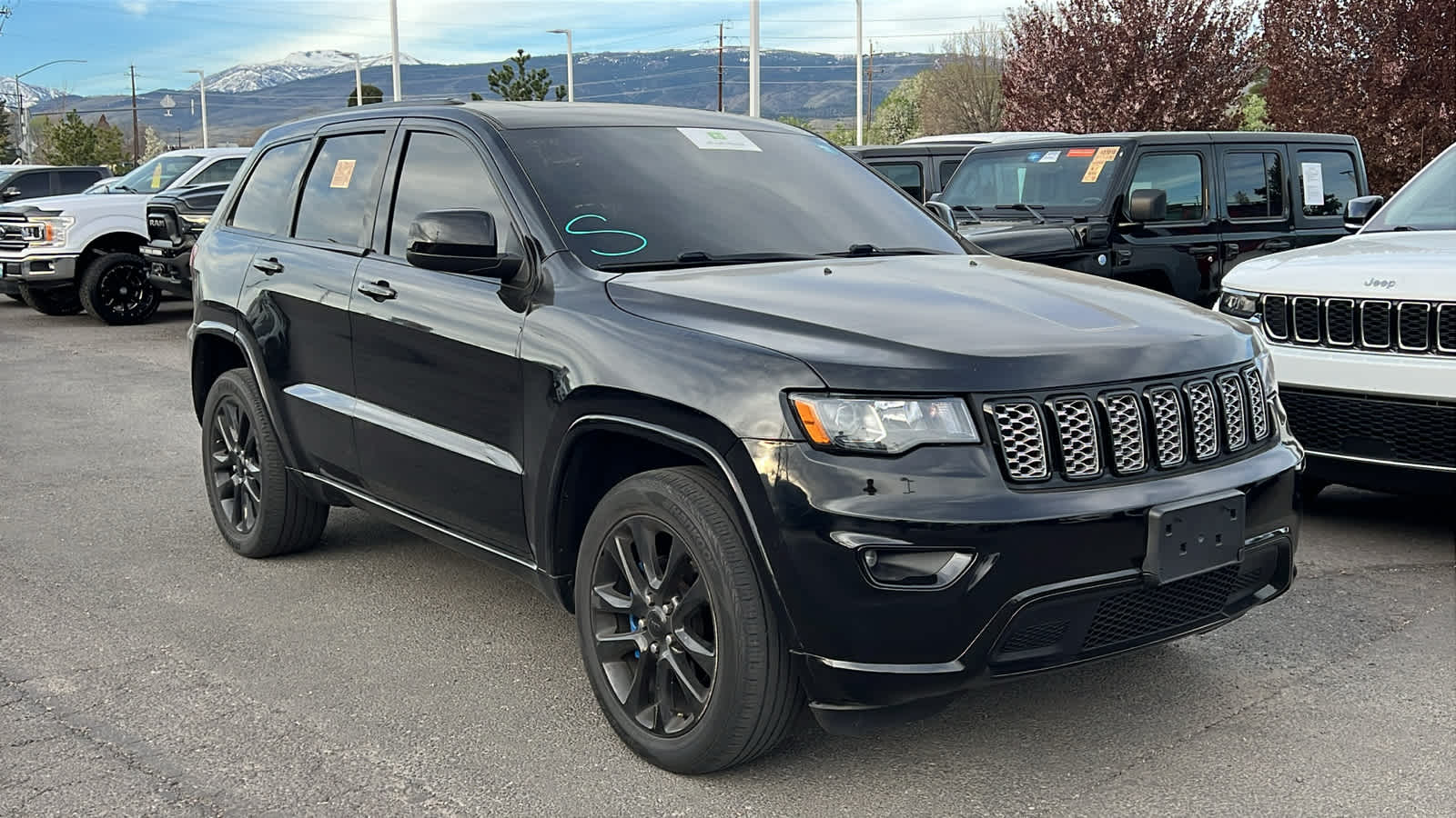 Thumbnail: 2020 Jeep Grand Cherokee - 3