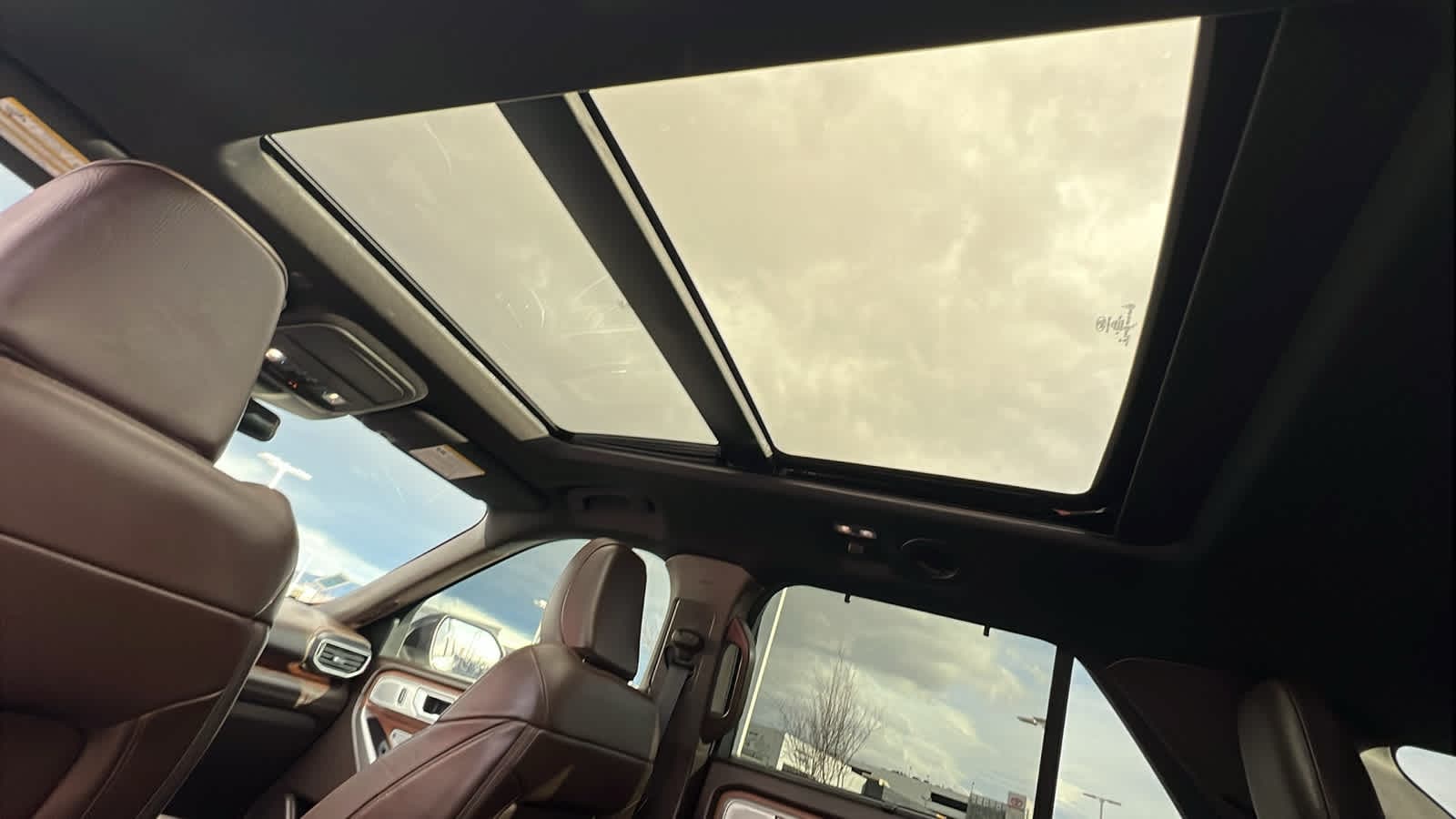 Thumbnail: 2023 Ford Explorer - 32