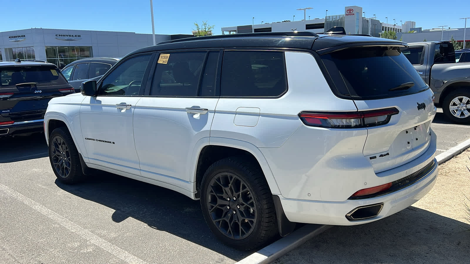 Thumbnail: 2023 Jeep Grand Cherokee - 8