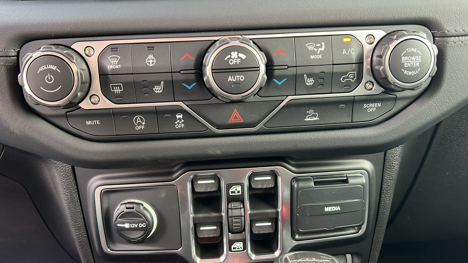 Thumbnail: 2026 Jeep Gladiator - 14