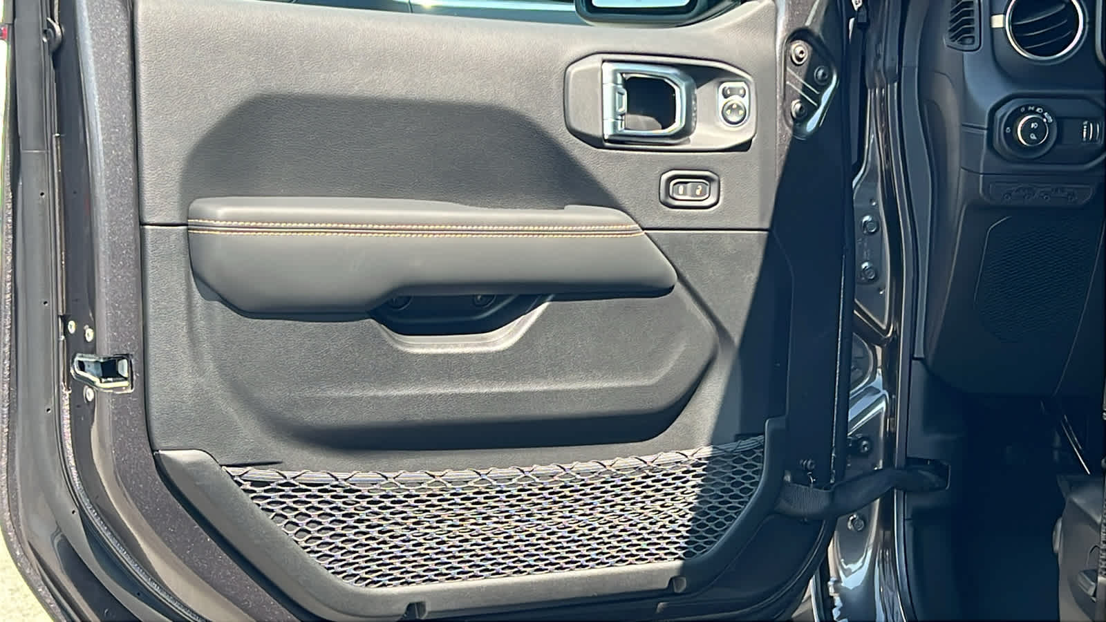 Thumbnail: 2025 Jeep Gladiator - 23