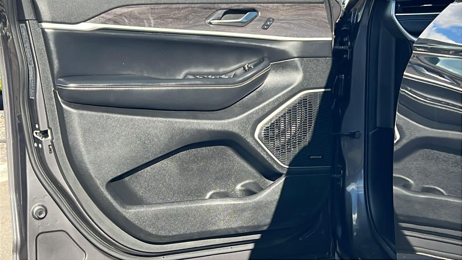 Thumbnail: 2023 Jeep Grand Cherokee - 23