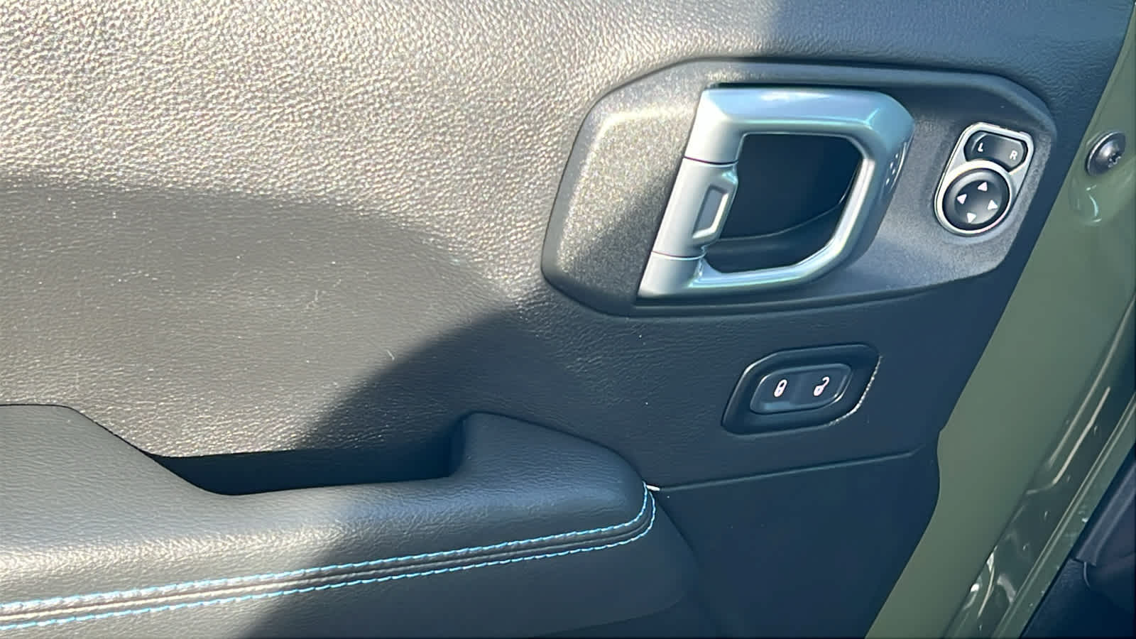 Thumbnail: 2023 Jeep Wrangler - 22