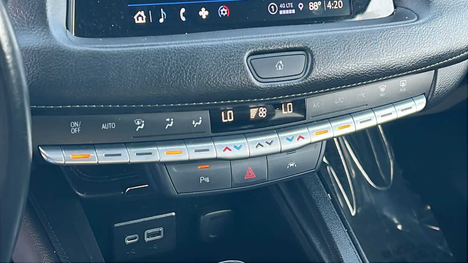Thumbnail: 2023 Cadillac XT4 - 14
