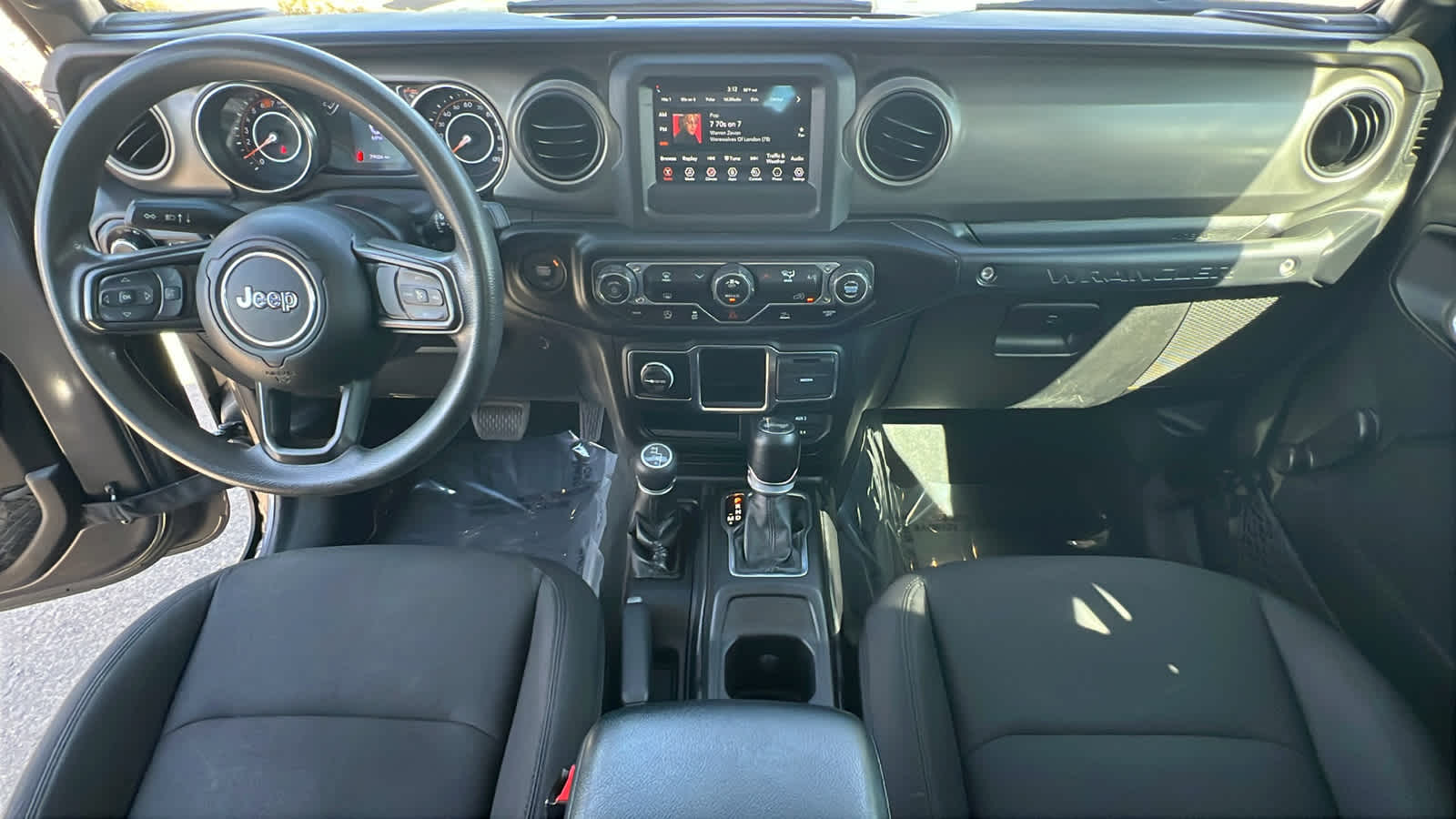 Thumbnail: 2022 Jeep Wrangler - 26