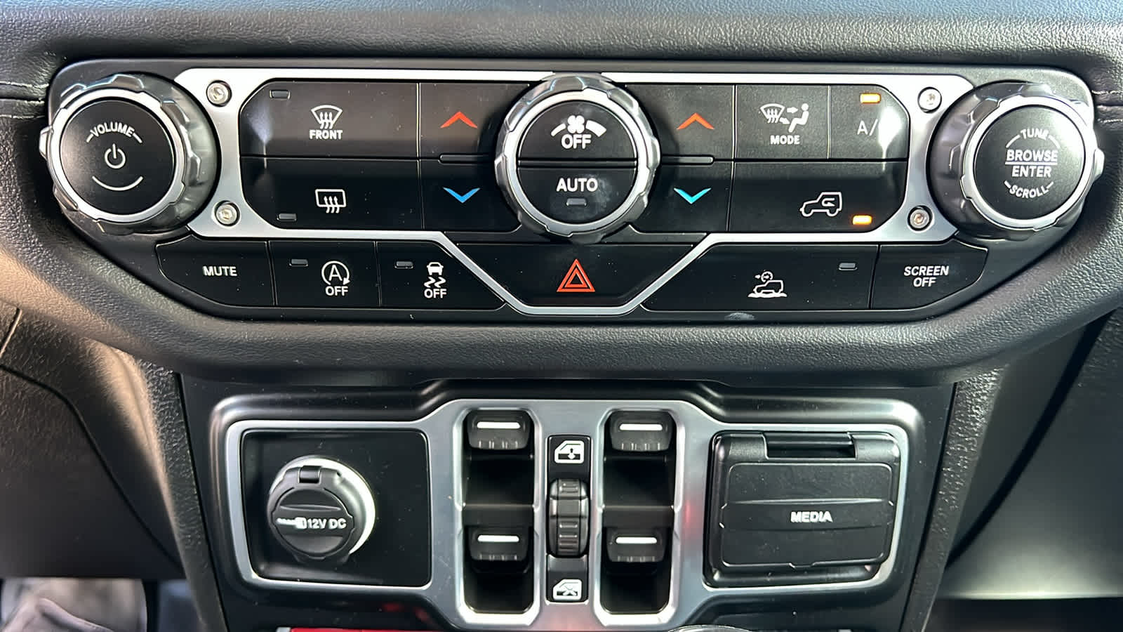 Thumbnail: 2024 Jeep Wrangler - 14