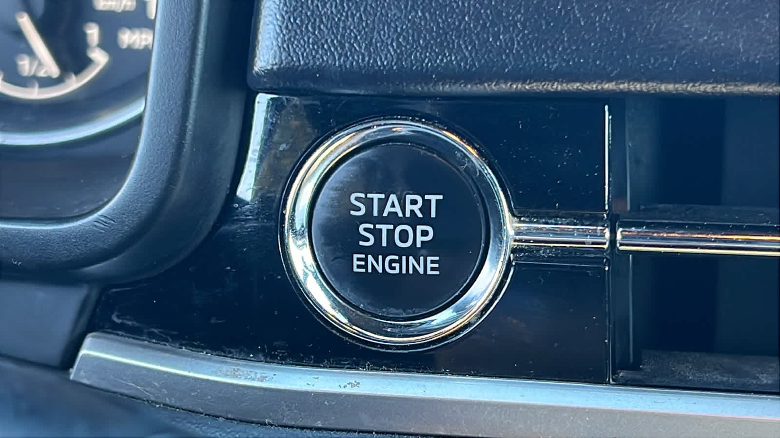 Thumbnail: 2022 Mitsubishi Outlander - 17