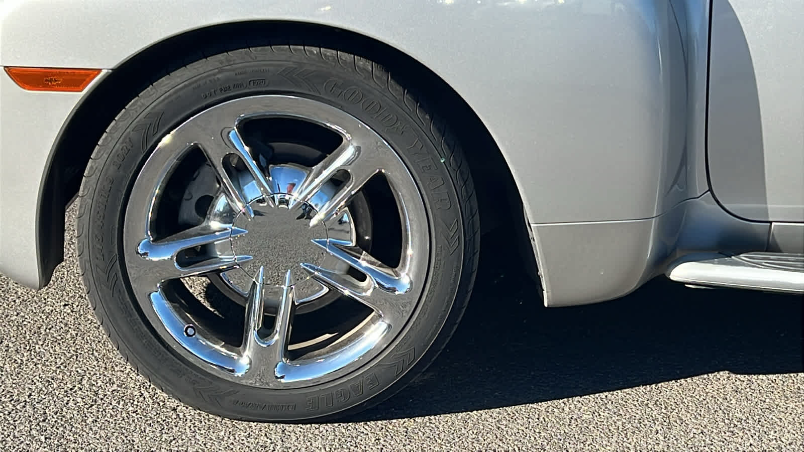 Thumbnail: 2005 Chevrolet SSR - 9