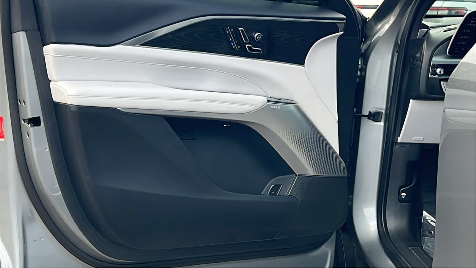 Thumbnail: 2024 Cadillac Lyriq - 23
