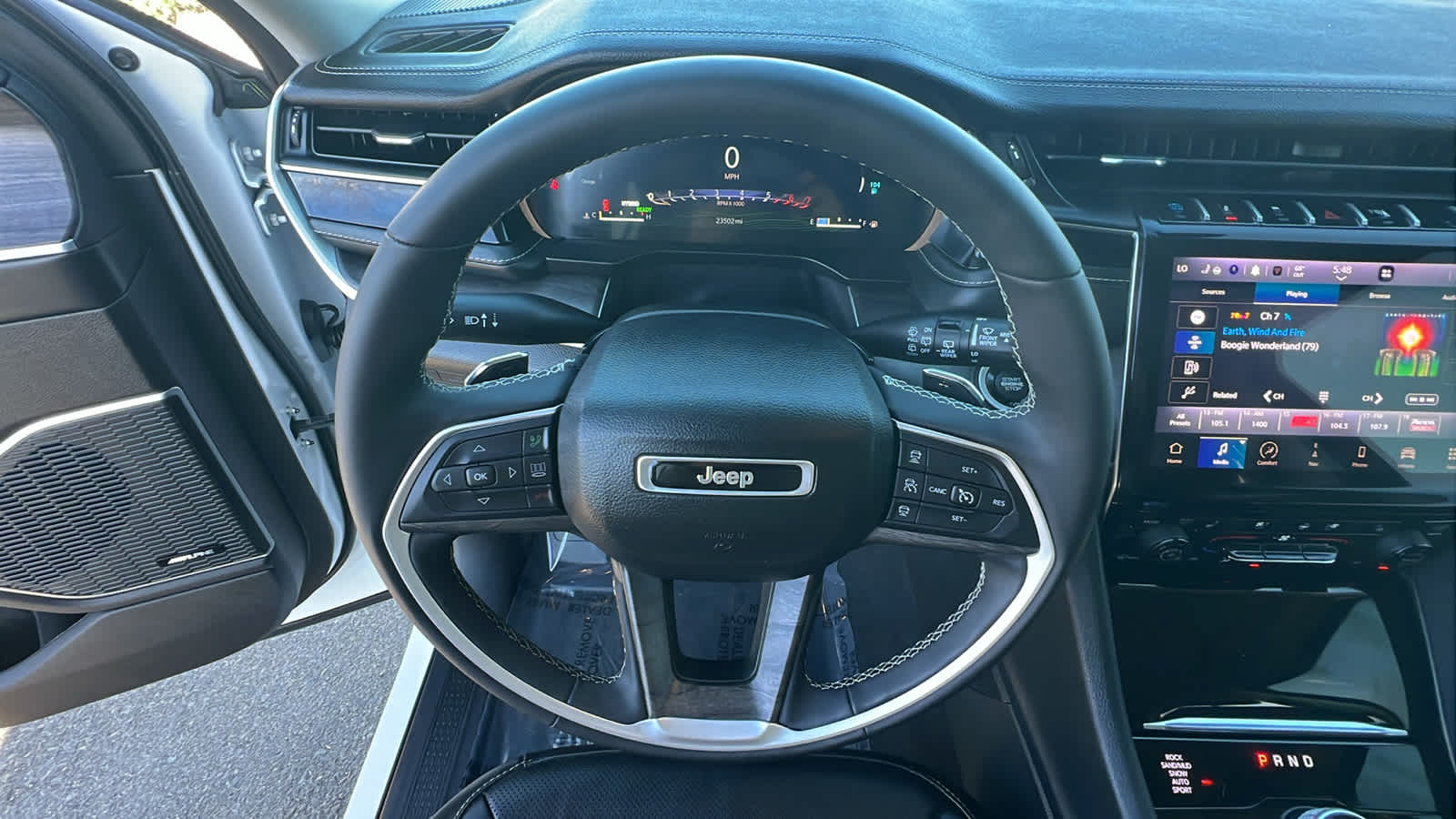 Thumbnail: 2023 Jeep Grand Cherokee - 18