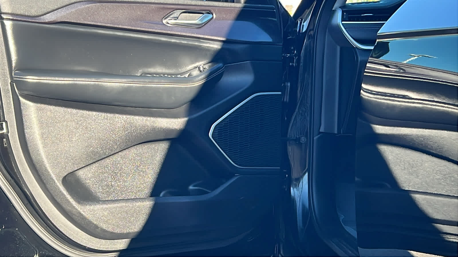 Thumbnail: 2022 Jeep Grand Cherokee - 23