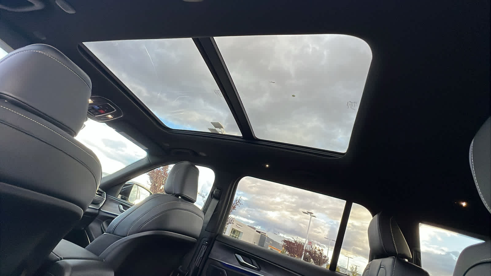 Thumbnail: 2025 Jeep Grand Cherokee L - 32