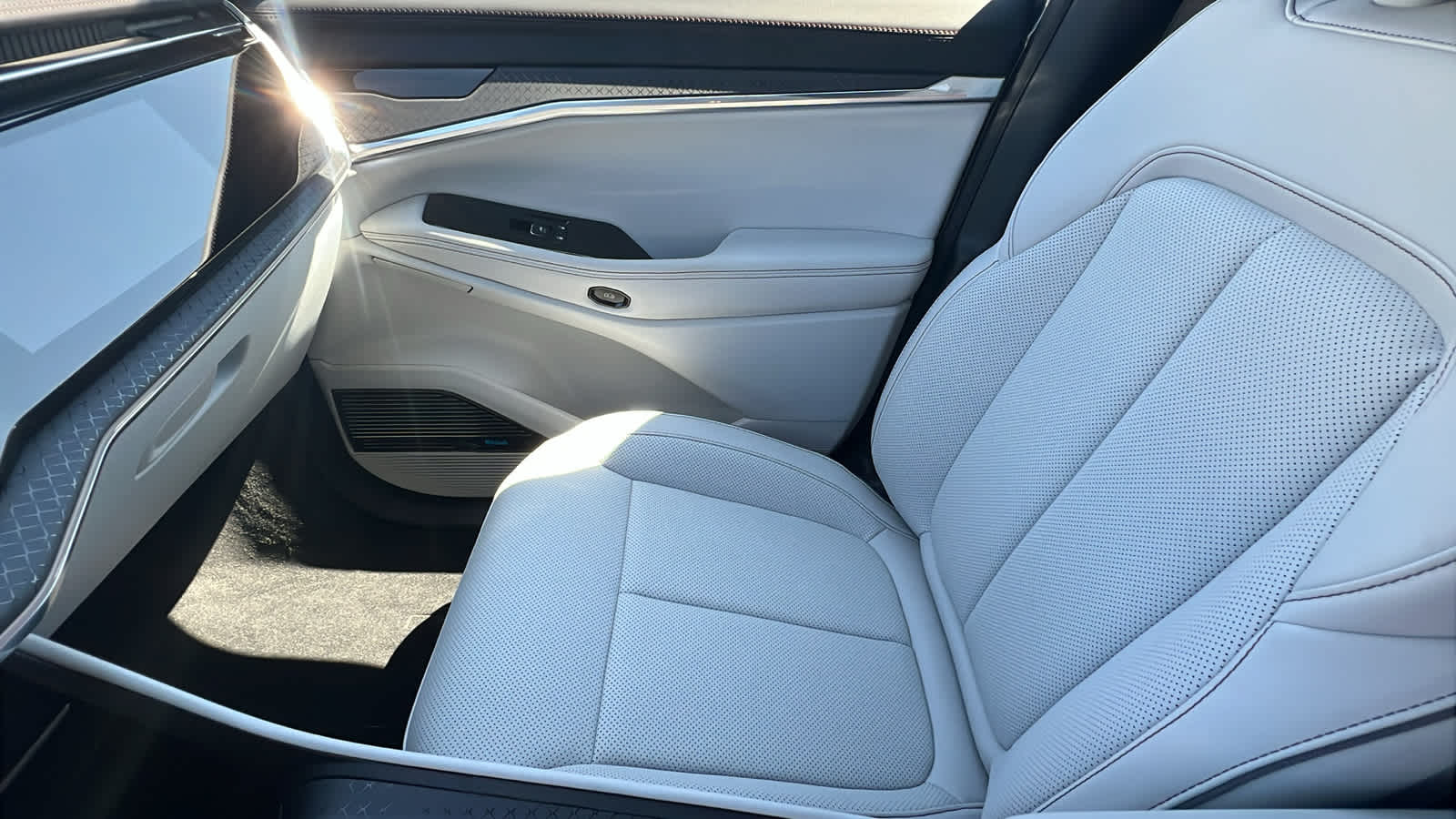 Thumbnail: 2025 Jeep Wagoneer S - 12