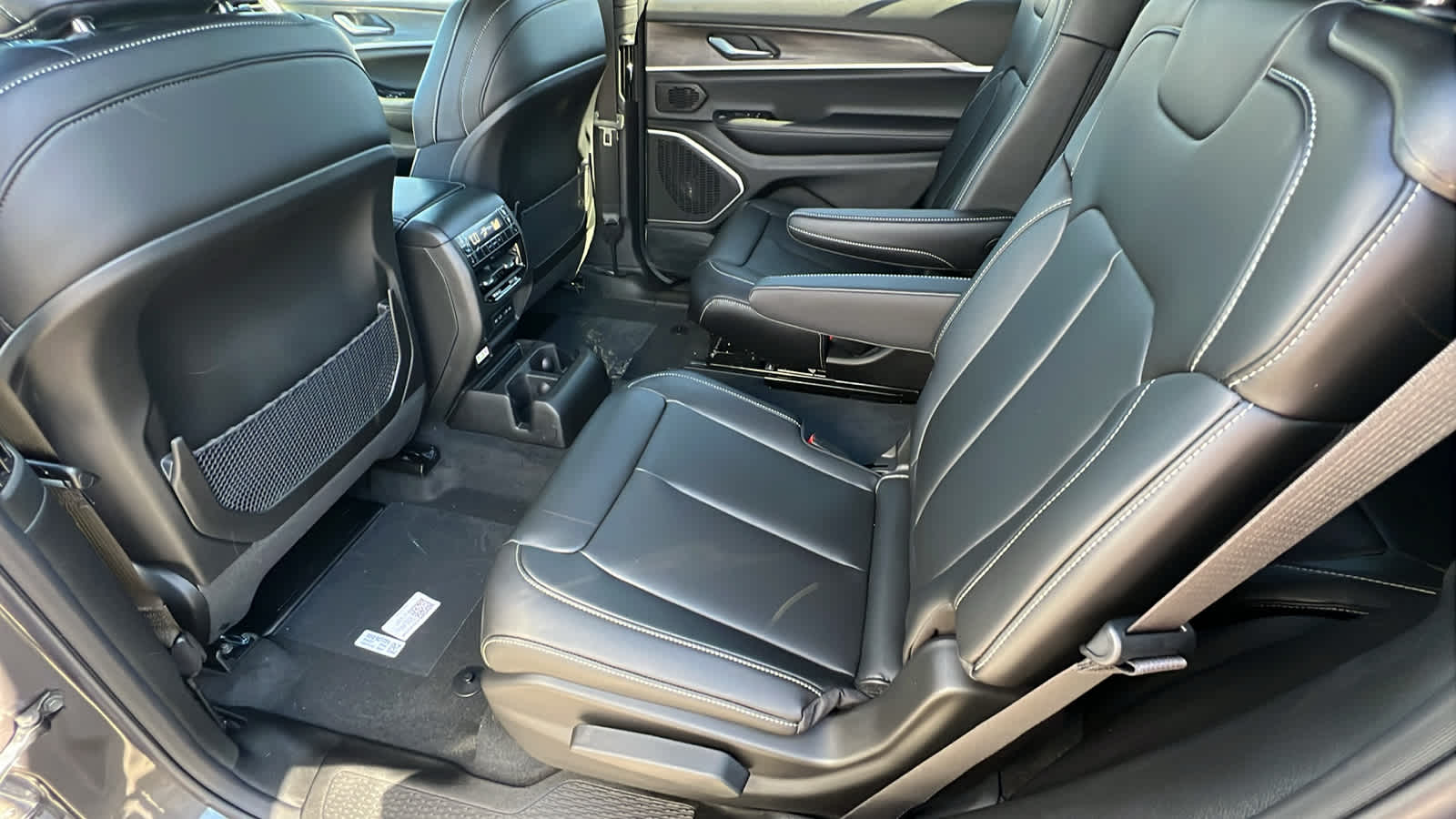Thumbnail: 2026 Jeep Grand Cherokee L - 24