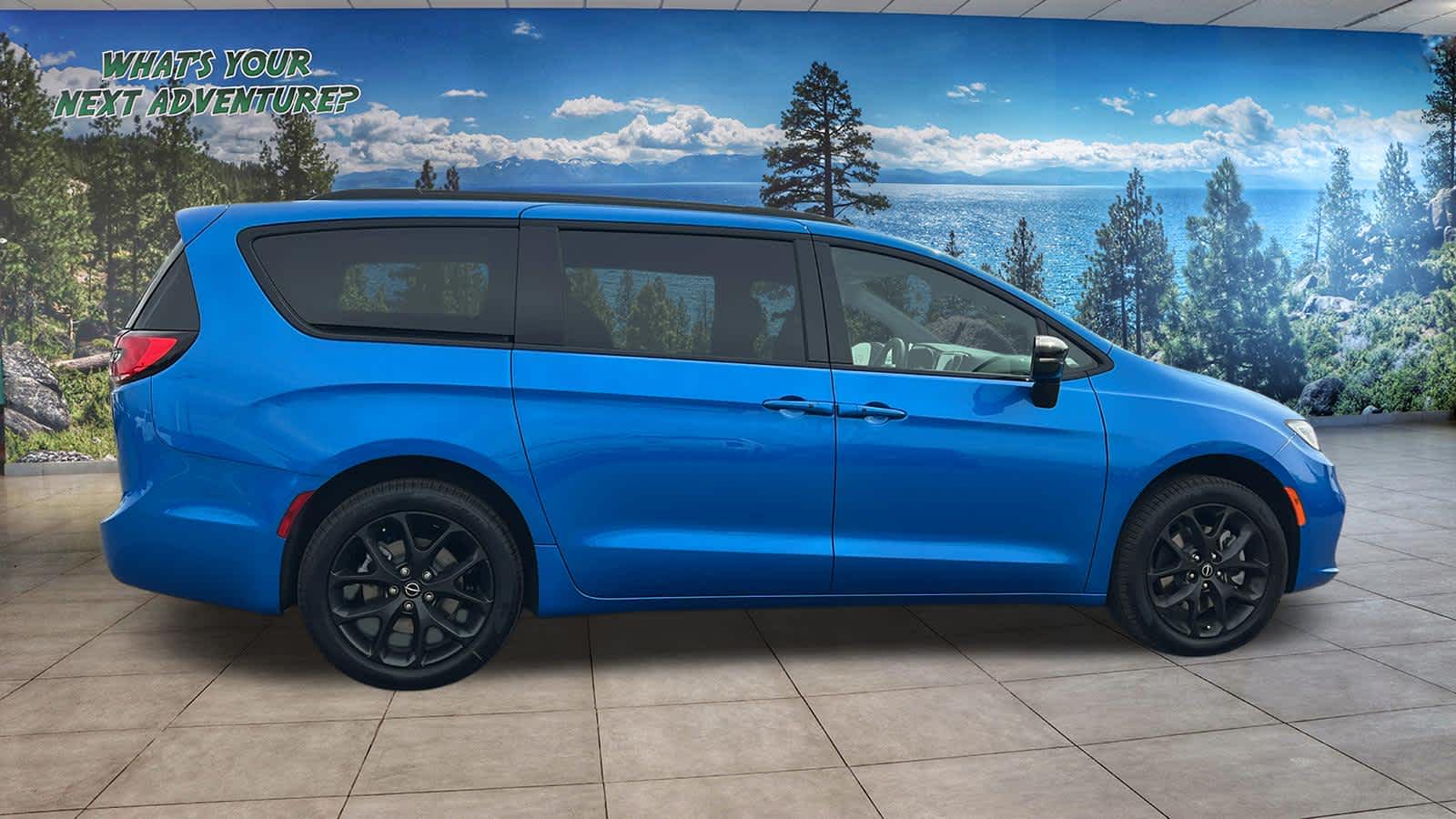 Thumbnail: 2026 Chrysler Pacifica - 4
