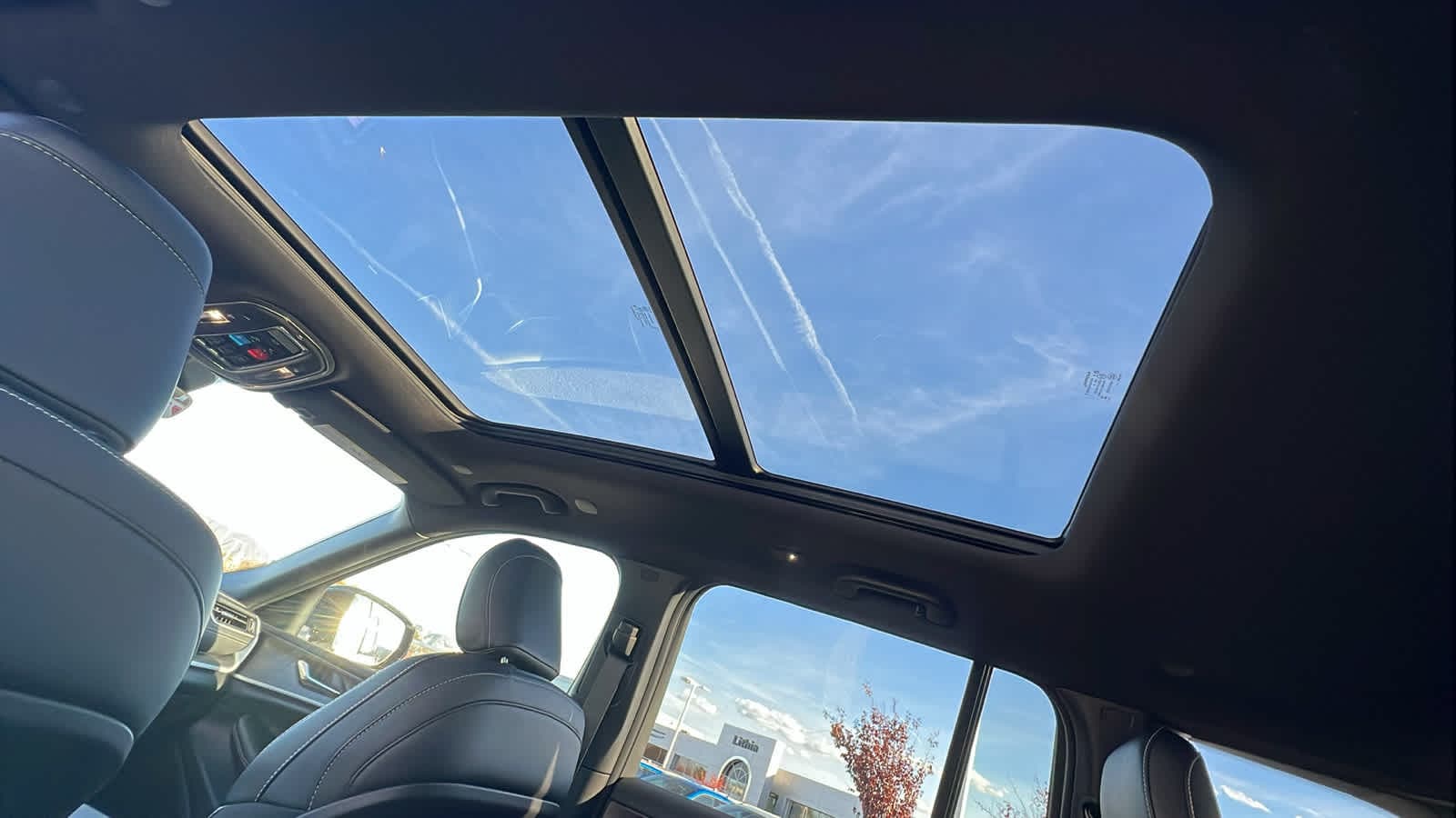 Thumbnail: 2025 Jeep Grand Cherokee - 31