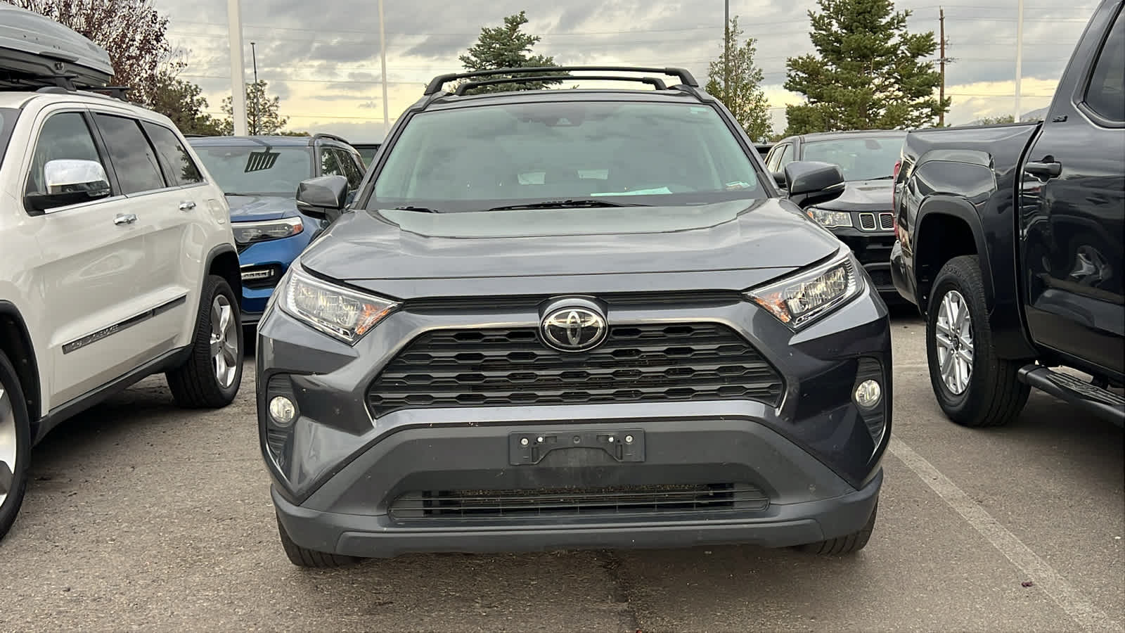 2020 Toyota RAV4 XLE photo 2