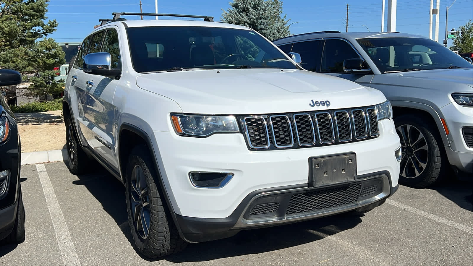 Thumbnail: 2020 Jeep Grand Cherokee - 3