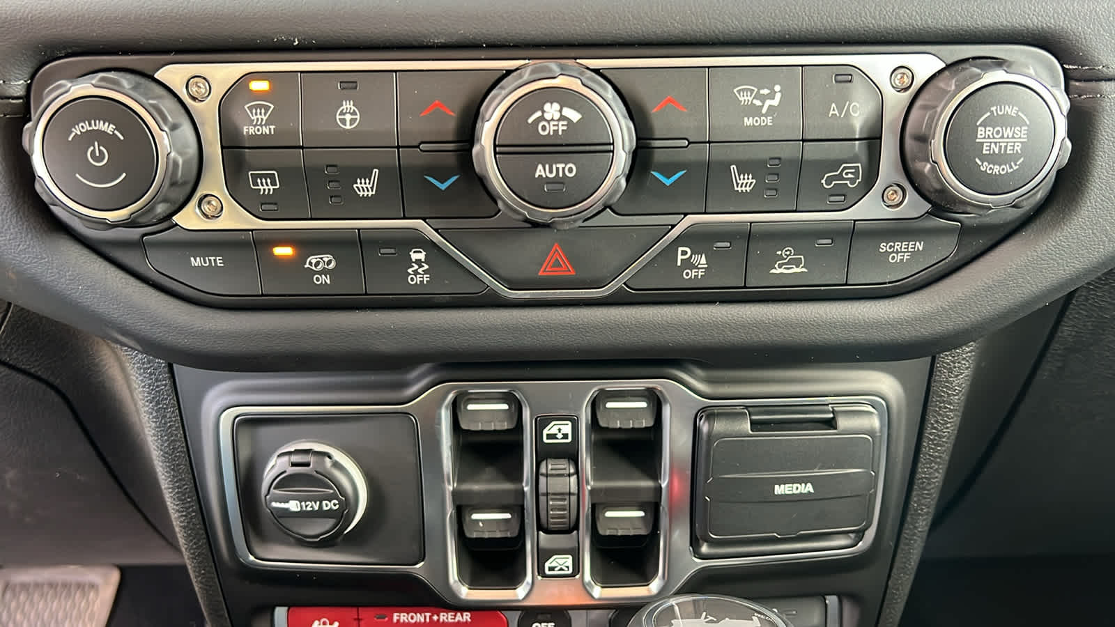 Thumbnail: 2026 Jeep Wrangler - 14