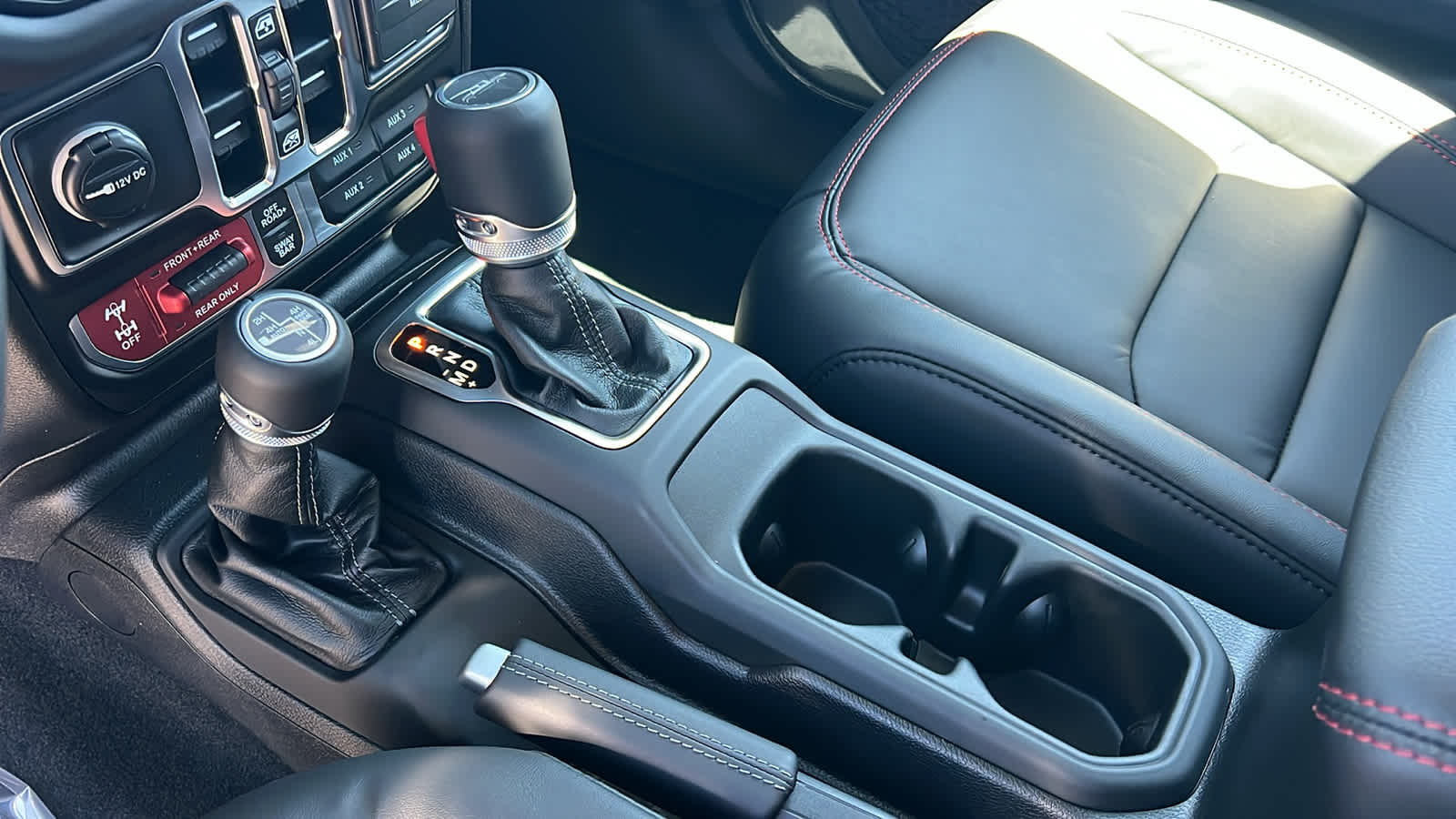 Thumbnail: 2025 Jeep Gladiator - 13