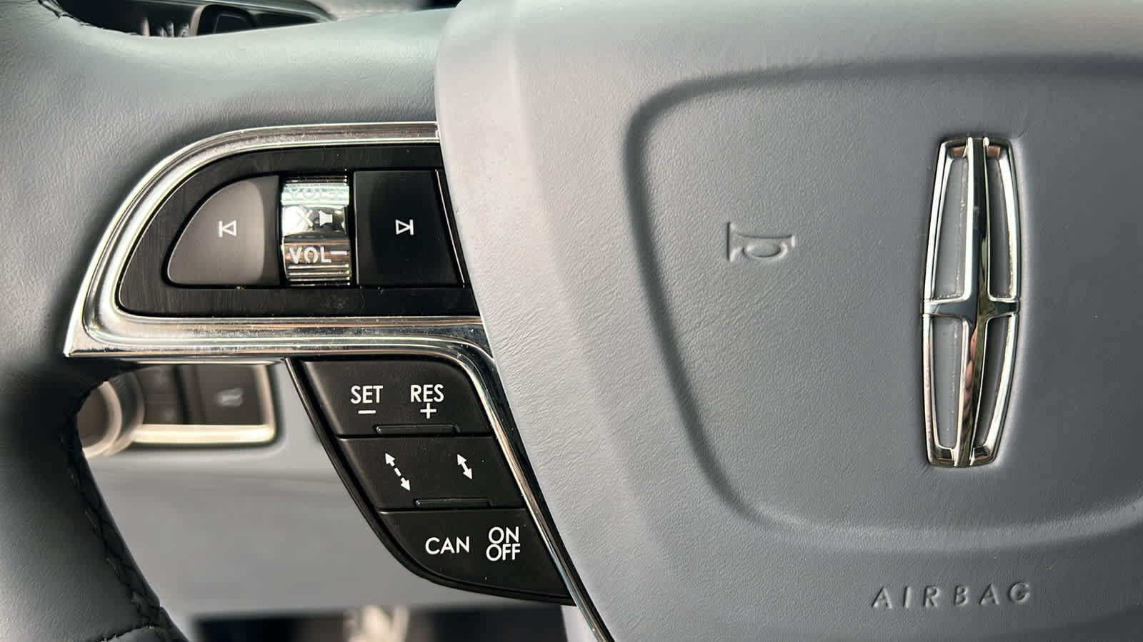 Thumbnail: 2021 Lincoln Navigator L - 19