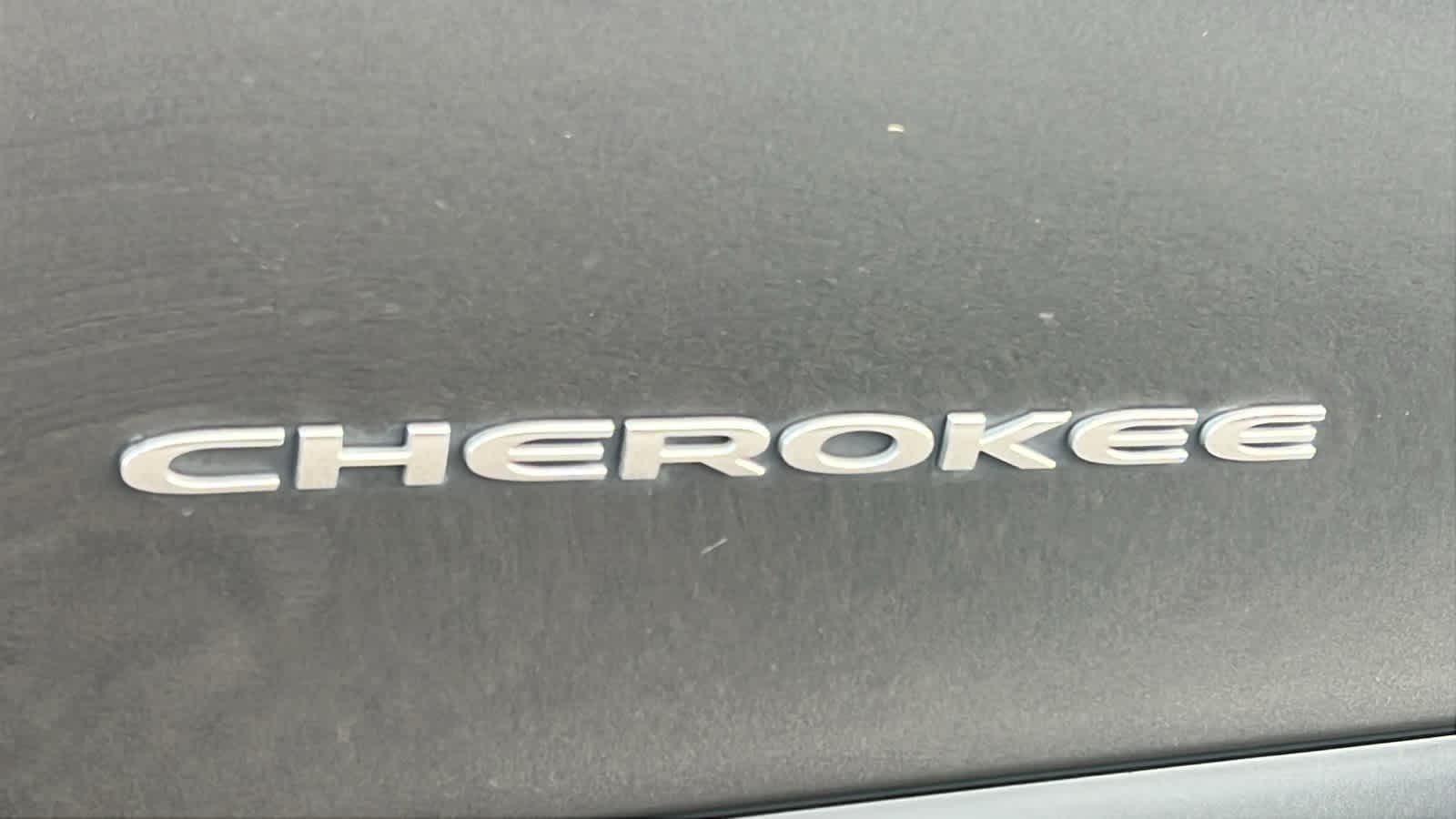 Thumbnail: 2022 Jeep Cherokee - 28