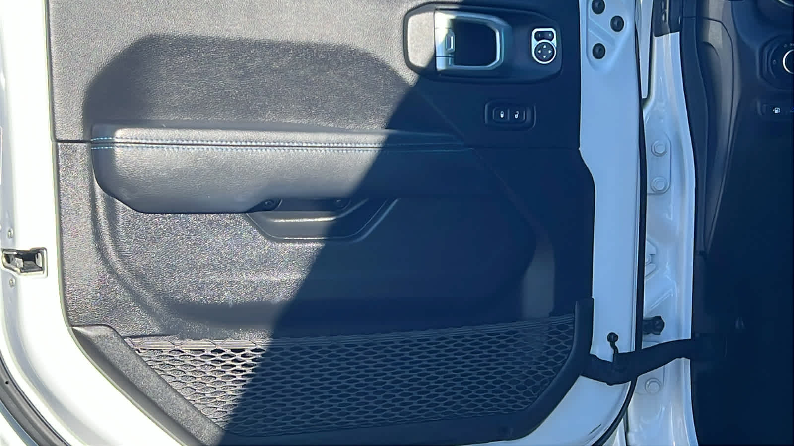 Thumbnail: 2022 Jeep Wrangler - 23